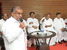 ಗೌಡರ ಜೊತೆ ವೇದಿಕೆ ಹಂಚಿಕೊಂಡ ನಡಹಳ್ಳಿ ಉಚ್ಛಾಟನೆ!