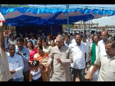 ಕಳೆಗಟ್ಟಿದ ಅಖಾಡ: ಬಸವರಾಜ್ ಹೊರಟ್ಟಿ ನಾಮಪತ್ರ ಸಲ್ಲಿಕೆ