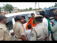 ವಿಕಾಸ ಪರ್ವಕ್ಕೆ ಹೊರಟ ಮೋದಿಗೆ ಪ್ರತಿಭಟನೆ ಬಿಸಿ