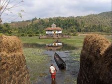 ಪ್ರಕೃತಿಯ ವರದಾನ ವರಂಗ ಕೆರೆ ಬಸದಿಯ ನೋಡಿ