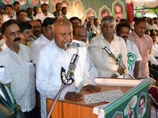 'ಪಕ್ಷಕ್ಕೆ ದ್ರೋಹ ಮಾಡಿದವರನ್ನು ಒಂದು ಕ್ಷಣವೂ ಇರಲು ಬಿಡಲ್ಲ'