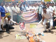ಹುಬ್ಬಳ್ಳಿ: ಜಾರ್ಜ್ ಪ್ರತಿಕೃತಿ ದಹಿಸಿದ ಬಿಜೆಪಿ ಕಾರ್ಯಕರ್ತರು