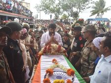 ದೇಶಕ್ಕೆ ಪ್ರಾಣ ತ್ಯಾಗ ಮಾಡಿ ತವರಲ್ಲಿ ಮಣ್ಣಾದ ಯೋಧರು
