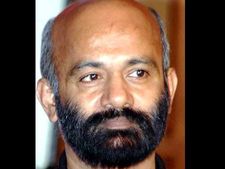 ಸಂಸದರಿಗೆ ಪಾದರಕ್ಷೆ ತೋರಿಸಿ ಎಸೆಯುತ್ತೇವೆ : ಅಗ್ನಿ ಶ್ರೀಧರ್