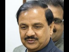 ಆಗ್ರಾ ಸುತ್ತ ಸಂಜೆ ಸಂಚರಿಸುವಾಗ ಸ್ಕರ್ಟ್ ಧರಿಸಬೇಡಿ