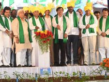ಚಿತ್ರಗಳು : ಕೊಪ್ಪಳದಲ್ಲಿ ರೈತ ಸಮಾವೇಶ ಉದ್ಘಾಟಿಸಿದ ಸಿದ್ದರಾಮಯ್ಯ 