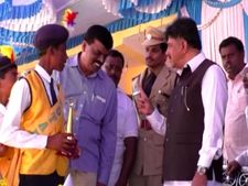 ಶಾಲಾ ಮಕ್ಕಳ ನೃತ್ಯವನ್ನು ನಿಲ್ಲಿಸಿದ ಸಚಿವ ಡಿಕೆ ಶಿವಕುಮಾರ್! 