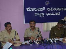 ಪೊಲೀಸನ ವೇಷ ಧರಿಸಿ ಬಂದ ಅಸಲಿ ಕಾರು ಕಳ್ಳ!