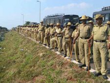 ಧಾರವಾಡ : ಯಮನೂರು ಲಾಠಿ ಚಾರ್ಜ್‌, 6 ಪೇದೆಗಳ ಅಮಾನತು