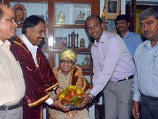 ಕವಿ ಚನ್ನವೀರ ಕಣವಿರವರಿಗೆ ಮೈಸೂರು ದಸರಾಗೆ ಆಹ್ವಾನ