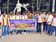 ತಮಿಳುನಾಡಿಗೆ ನೀರು: ಹಾಸನದಲ್ಲಿ ಕರವೇಯಿಂದ ಪ್ರತಿಭಟನೆ