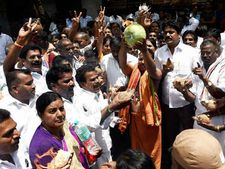 'ಅಮ್ಮ'ನಿಗೆ ಶನಿ ಭುಕ್ತಿ ಸಮಸ್ಯೆ: ಅ.10ರ ನಂತರ ಓಕೆ ಅಂತಾರೆ ಜ್ಯೋತಿಷಿಗಳು!