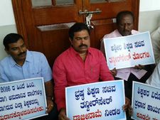 'ಅಶ್ಲೀಲ ಮಂತ್ರಿ' ಗೆ ಮರ್ಯಾದೆ ಇದ್ದರೆ ರಾಜೀನಾಮೆ ಕೊಡಲಿ: ಪುಟ್ಟಣ್ಣ 
