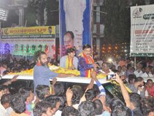 ಜನಾ ರೆಡ್ಡಿಗೆ ಕುಡಿದು-ಕುಣಿದು ಅದ್ಧೂರಿ ಸ್ವಾಗತ, ಕೇಸು ಹಾಕಿದ ಪೊಲೀಸರು