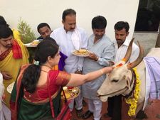 ಕುಮಾರಸ್ವಾಮಿ-ಅನಿತಾ ದಂಪತಿಯಿಂದ ಹುಬ್ಬಳ್ಳಿಯಲ್ಲಿ ಗೃಹಪ್ರವೇಶ