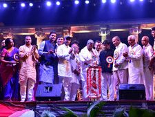 ಹಂಪಿ ಉತ್ಸವದಲ್ಲಿ 4ಸಾವಿರ ಕೋಟಿ ರೂ. ಪರಿಹಾರಕ್ಕೆ ಮನವಿ