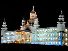 ಬೆಳಗಾವಿಯ ಬೀದಿಯಲ್ಲೇ ಸ್ನಾನ ಮಾಡಿದ ಮಾರ್ಷಲ್ ಗಳು 
