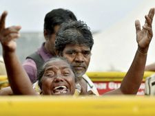  ಜಯಾ ಹುಚ್ಚು ಅಭಿಮಾನದ ಹತ್ತೆಂಟು ಮುಖಗಳು!