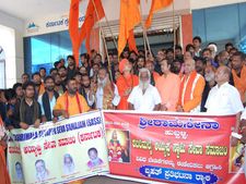 ಹಜ್ ಯಾತ್ರಿಗಳಿಗೆ ನೀಡುವ ಸೌಲಭ್ಯ ಅಯ್ಯಪ್ಪ ಸ್ವಾಮಿ ಯಾತ್ರಿಕರಿಗೆ ನೀಡಲಿ