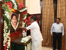 ತಮಿಳುನಾಡು ಸರ್ಕಾರಿ ಕಚೇರಿ, ಅಸೆಂಬ್ಲಿಯಿಂದ ಜಯಾ ಫೋಟೊ ಔಟ್!