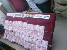 14 ಜನರ ಡಕಾಯಿತರ ಗುಂಪಿನೊಂದಿಗೆ 52.81ಲಕ್ಷ ಹೊಸ ನೋಟು ವಶ