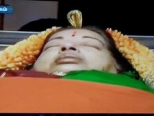  ಎಂಜಿಆರ್ ಸಮಾಧಿ ಬಳಿ ಜಯಲಲಿತಾ ಅಂತ್ಯ ಸಂಸ್ಕಾರ