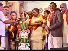 ಕನ್ನಡ ಜ್ಞಾನ ಸಂಪತ್ತು ಬೆಳೆಯಬೇಕು : ಸಿದ್ದರಾಮಯ್ಯ
