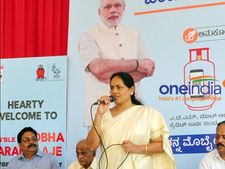 ನಗದು ರಹಿತ ಎಲ್‌ಪಿಜಿ ಗ್ಯಾಸ್ ವಿತರಣೆಗೆ ಸಂಸದೆ ಶೋಭಾ ಚಾಲನೆ 