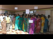 ತುಮಕೂರಿನ ಪಿಡಿಒ ಮಂಜುಳಾ ದಲಿತರ ಕೇರಿಗೆ ಬರಲ್ವಂತೆ!