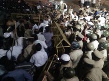 ತುಮಕೂರಿನಲ್ಲಿ ಆರ್ ಎಸ್ ಎಸ್ ಪಥ ಸಂಚಲನ ತಡೆದ ಪೊಲೀಸರು 