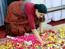 ಕಟಕಟನೆ ಹಲ್ಲು ಕಡಿದು ಸಮಾಧಿಗೆ ರಪ್ಪನೆ ಬಾರಿಸಿದ ಶಶಿ