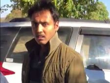 ಚಿಕ್ಕಮಗಳೂರು: ಗನ್ ತೋರಿಸಿದ ಪಿಎಸ್ಐಗೆ ಕಪಾಳಕ್ಕೆ ಬಾರಿಸಿದ ಜನ