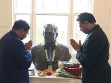 ಲಂಡನ್ ನಲ್ಲಿ ಬಸವೇಶ್ವರ ಪ್ರತಿಮೆಗೆ ಗೌರವ ಸಲ್ಲಿಸಿದ ಗೃಹಸಚಿವ ಪರಮೇಶ್ವರ
