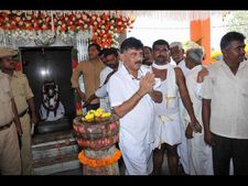 ಮಾಗಡಿ ಬ್ರಹ್ಮರಥೋತ್ಸವದ ತೇರು ಎಳೆದ ಡಿಕೆ ಶಿವಕುಮಾರ್
