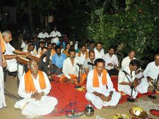 ಅಸ್ಪೃಶ್ಯತೆ ನಿವಾರಣೆಗೆ ದಲಿತರ ಮನೆಯಲ್ಲಿ ಭಜನೆ