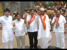 ಮಾಜಿ ಸಚಿವ ರೇವೂ ನಾಯಕ ಬೆಳಮಗಿ ಇದ್ದ ಕಾರಿಗೆ ಅಪಘಾತ