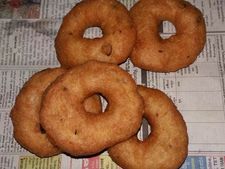 ಪೇಪರ್ ನಲ್ಲಿ ಬೋಂಡಾ ಕಟ್ಟಿಕೊಟ್ರೆ ತಗೋಬೇಡಿ, ಅದು ವಿಷ!