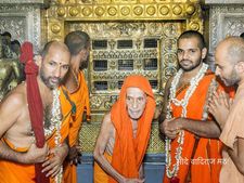 250ವರ್ಷಗಳ ನಂತರ ಮುಖದರ್ಶನ ಮಾಡಿಕೊಂಡ ಮಾಧ್ವಪೀಠದ ಯತಿಗಳು