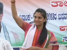 ರಮ್ಯಾಗೆ ಲಾಲಿಪಪ್ ಕಳಿಸಿದ ಬಿಜೆಪಿ ಕಾರ್ಯಕರ್ತರು