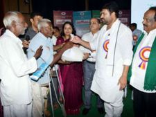 ‘ನಮ್ಮ ಹೊಲ ನಮ್ಮ ದಾರಿ’ ಯೋಜನೆ : ರಾಜ್ಯಕ್ಕೆ ಧಾರವಾಡ ಮಾದರಿ