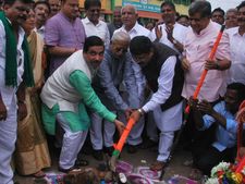  ಹುಬ್ಬಳ್ಳಿ: ಕಾಮಗಾರಿ ಭೂಮಿ ಪೂಜೆಗೆ ಕಾಂಗ್ರೆಸ್-ಬಿಜೆಪಿ ಪೈಪೋಟಿ