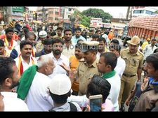 ಹುಬ್ಬಳ್ಳಿಯಲ್ಲೂ ಅಬ್ಬರಿಸುತ್ತಿಲ್ಲ ಕರ್ನಾಟಕ ಬಂದ್!