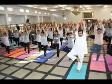 ವಾಣಿಜ್ಯ ನಗರಿ ಹುಬ್ಬಳ್ಳಿಯಲ್ಲೂ ಯೋಗದಿನದ ಸಂಭ್ರಮ