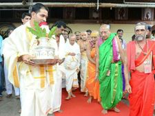 ಕೊಲ್ಲೂರು ಮುಕಾಂಬಿಕೆಗೆ  ಮಂಗಳಾರತಿ ಬೆಳಗಿದ ಪ್ರಣಬ್ ಮುಖರ್ಜಿ 