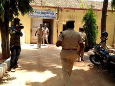  ತುಮಕೂರಿನಲ್ಲಿ ಮಹಿಳಾ ಖೈದಿಗಳ ಪ್ರತಿಭಟನೆ, ಜೈಲರ್ ಟ್ರಾನ್ಸ್ ಫರ್ 