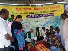 ಮೊದಲ ನೀರು, ನಂತ್ರ ಧ್ವಜ – ಮಹಾದಾಯಿ ಹೋರಾಟಗಾರರ ಒಕ್ಕೊರಲ ಧ್ವನಿ