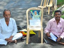 ಅಕ್ರಮ ಗಣಿಗಾರಿಕೆ ತಡೆಗೆ ಹಾಸನದಲ್ಲಿ ಧರಣಿ 