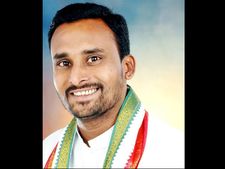 ಚಿಕ್ಕಮಗಳೂರು : ಬೈಕ್‌ಗೆ ಗುದ್ದಿದ ಶಾಸಕರ ಕಾರು, ಸವಾರನಿಗೆ ಗಾಯ