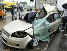 ಮಹಾರಾಷ್ಟ್ರ: ಕಾರನ್ನೇ ಛಿದ್ರಗೊಳಿಸಿದ ಭೀಕರ ಅಪಘಾತಕ್ಕೆ 3 ಬಲಿ