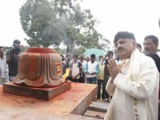 ಚಿತ್ರಗಳು : ಕಬ್ಬಾಳಮ್ಮನಿಗೆ ನಮೋಃ ನಮಃ ಎಂದ ಡಿಕೆ ಶಿವಕುಮಾರ್ 